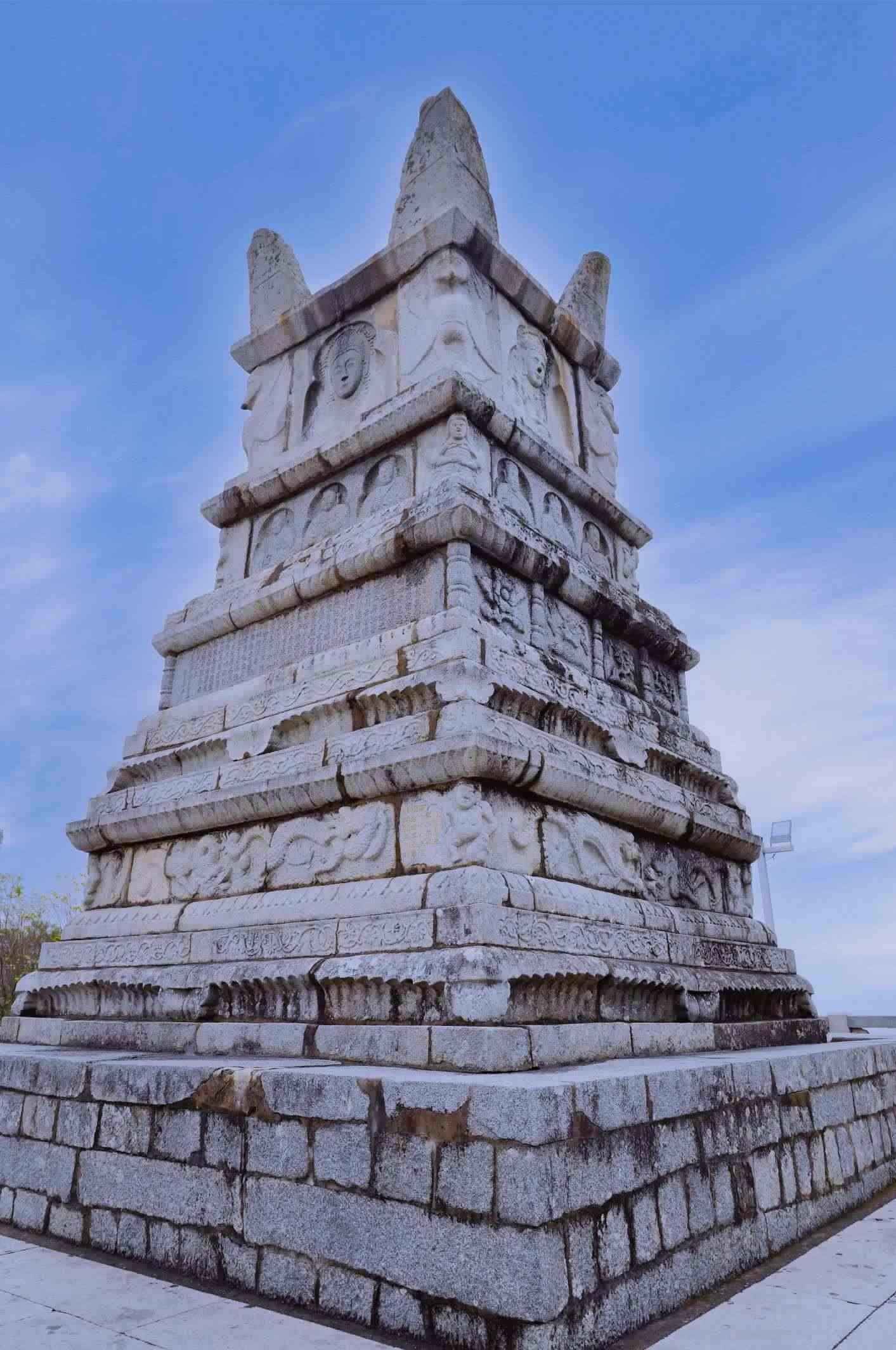 萬(wàn)壽塔。 陳芝 攝