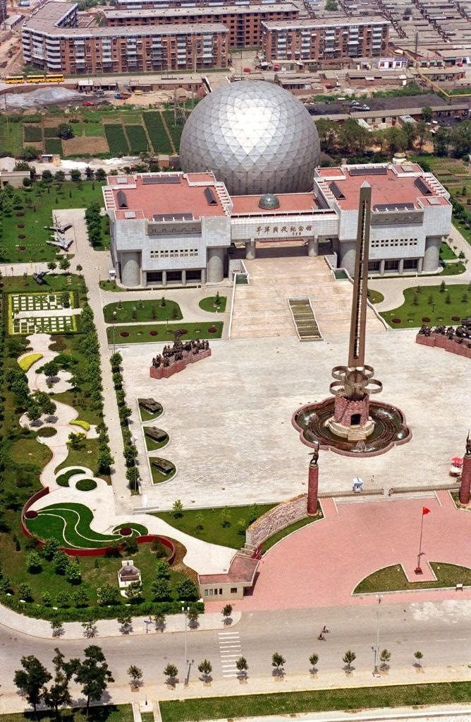 這是1999年從空中拍攝的平津戰(zhàn)役紀念館。