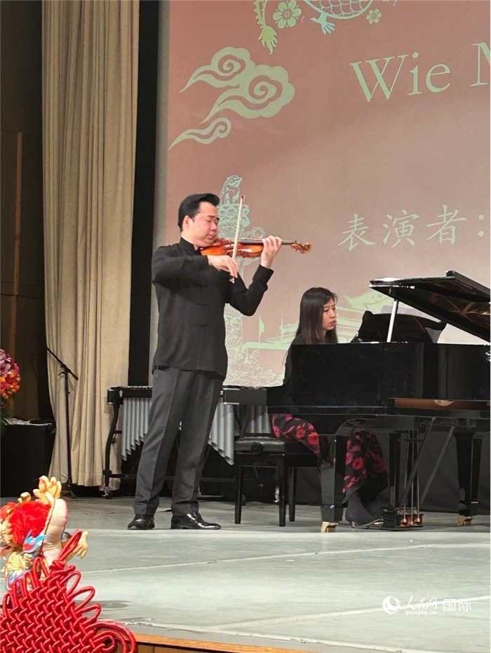 小提琴獨(dú)奏《Wie Melodien zieht es mir》《新春樂(lè)》，表演者：寧峰、韓卉菁（鋼琴伴奏）