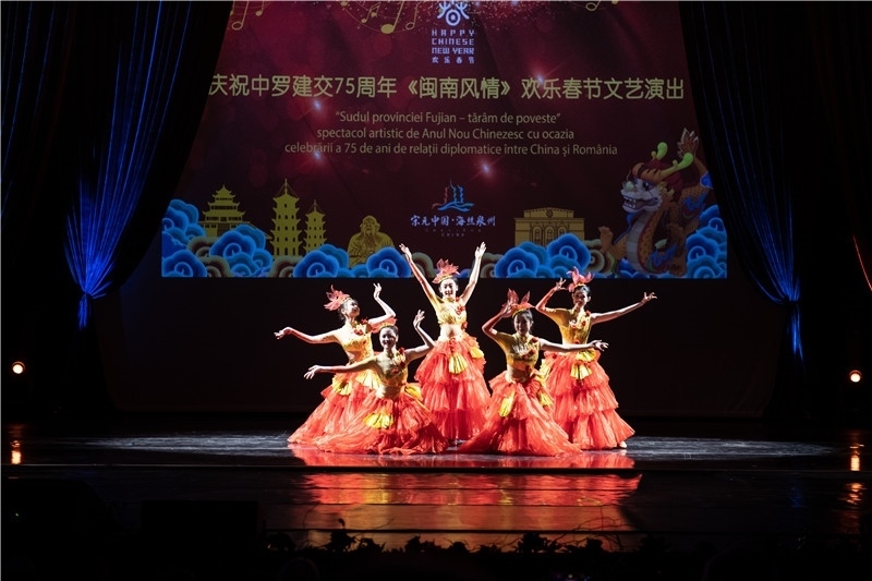 圖為舞蹈《刺桐花開(kāi)》。 中國(guó)駐羅大使館文化處供圖。