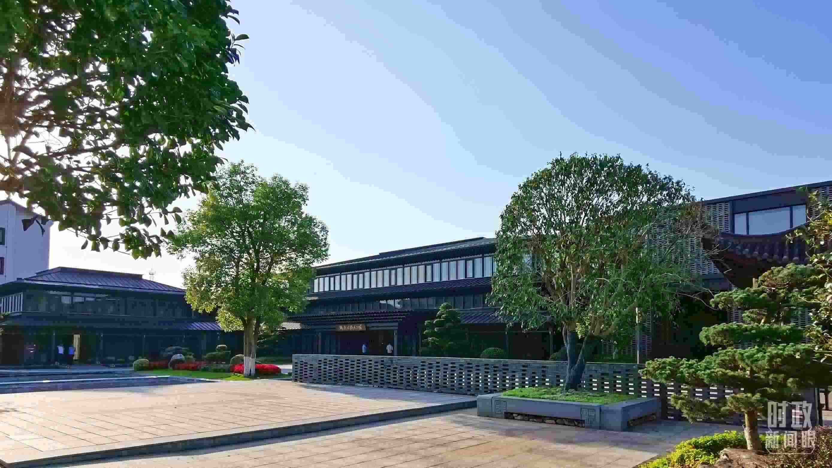 △楓橋經(jīng)驗(yàn)陳列館。2023年9月，習(xí)近平來到這里考察，強(qiáng)調(diào)要發(fā)展好新時(shí)代“楓橋經(jīng)驗(yàn)”。（總臺(tái)央視記者陳漢章拍攝）