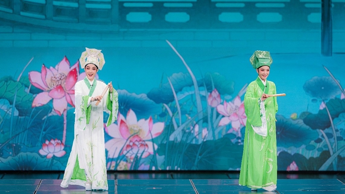 青年越劇演員陳麗君、李云霄彩排現(xiàn)場。主辦方供圖