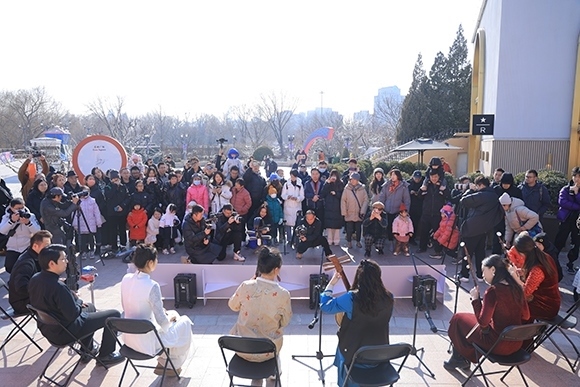 中國音樂學(xué)院“國樂快閃”演出。學(xué)校供圖