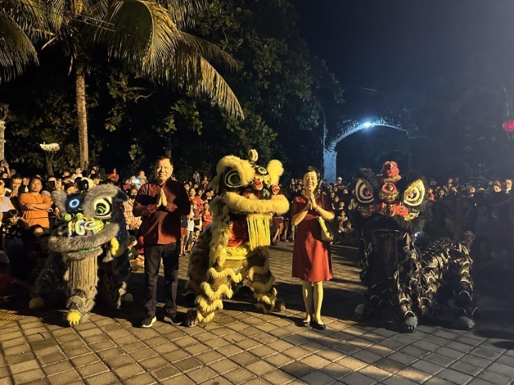 舞獅表演。巴陵康孔子學(xué)院供圖