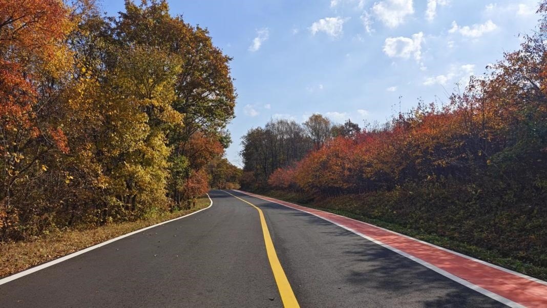 九臺區(qū)圍繞紅色文化、冰雪資源、特色民宿，進一步完善道路功能。九臺區(qū)委宣傳部供圖