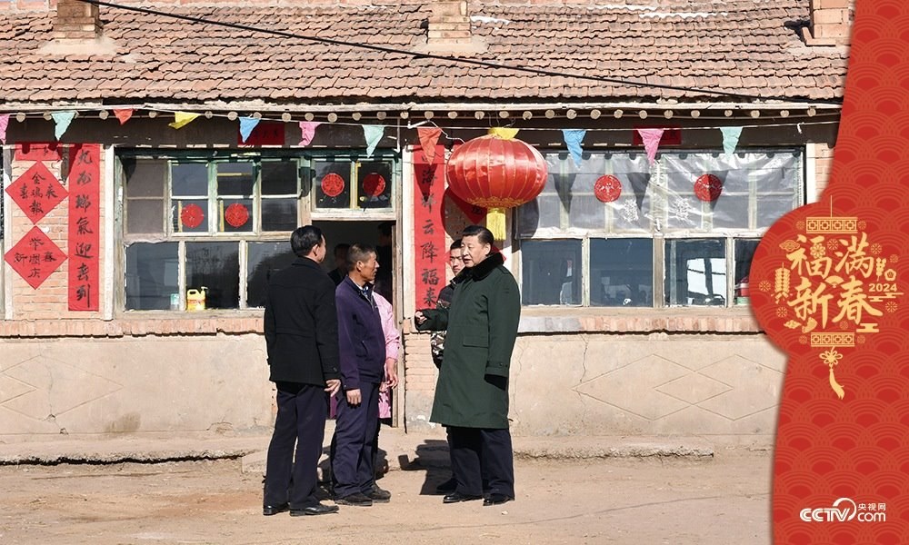 2017年1月24日，習(xí)近平總書記在河北省張家口市張北縣小二臺(tái)鎮(zhèn)德勝村村民徐學(xué)海家中看望。