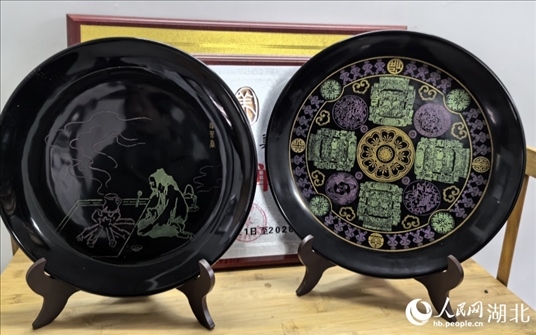 壩漆工藝品。人民網(wǎng)記者 周雯攝