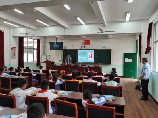 安全知識宣傳進校園。將樂縣農(nóng)業(yè)農(nóng)村局供圖