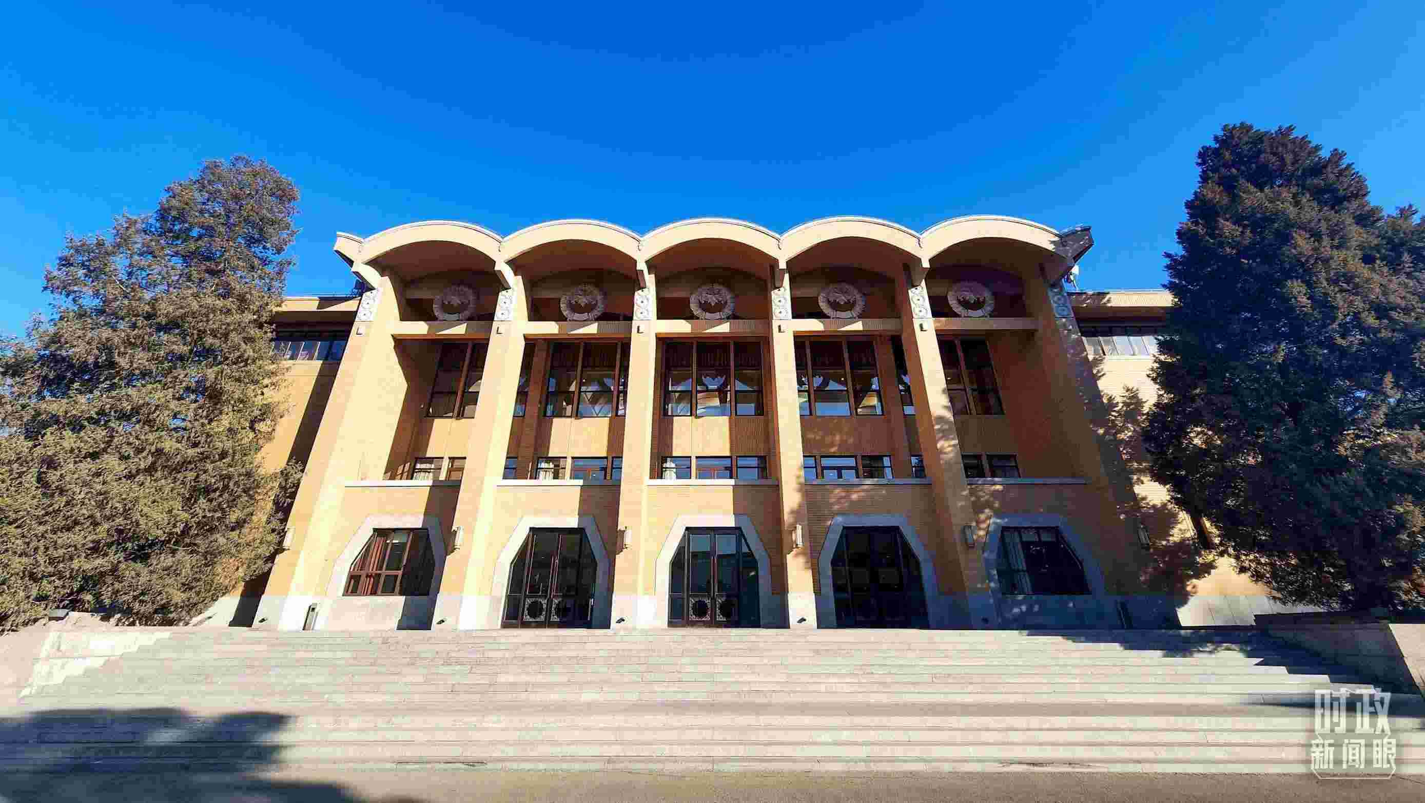 △2024年春季學(xué)期中央黨校（國家行政學(xué)院）中青年干部培訓(xùn)班3月1日上午在中央黨校開班。（總臺央視記者劉琦拍攝）