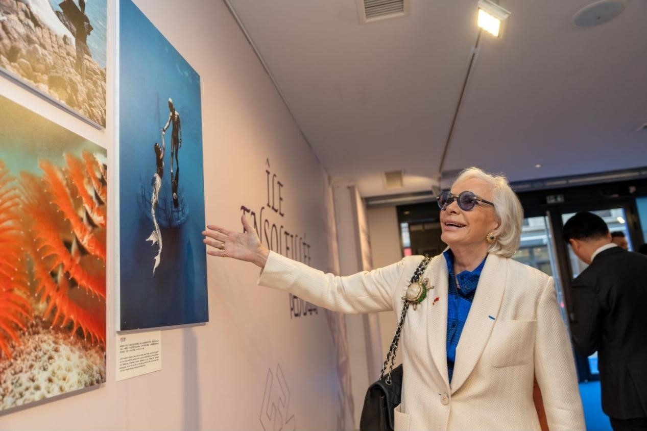 世界旅游組織特別顧問瑪麗-皮埃爾·布歇-奧利耶觀看活動現場圖片展覽?；顒又鬓k方供圖