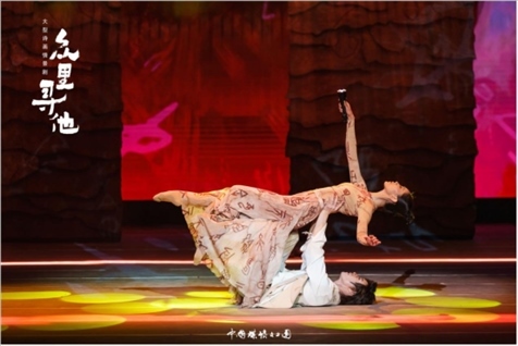 《眾里尋他》劇照。中國(guó)煤礦文工團(tuán)供圖