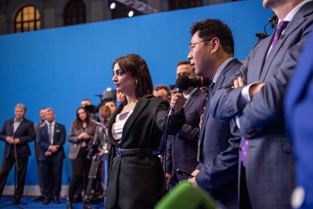 3月18日，在俄羅斯首都莫斯科，新華社記者向俄總統(tǒng)普京提問。新華社記者曹陽攝