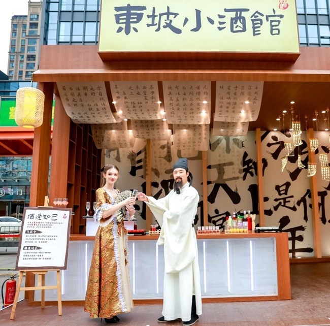 圖為演員扮演的“蘇東坡先生”。受訪方供圖