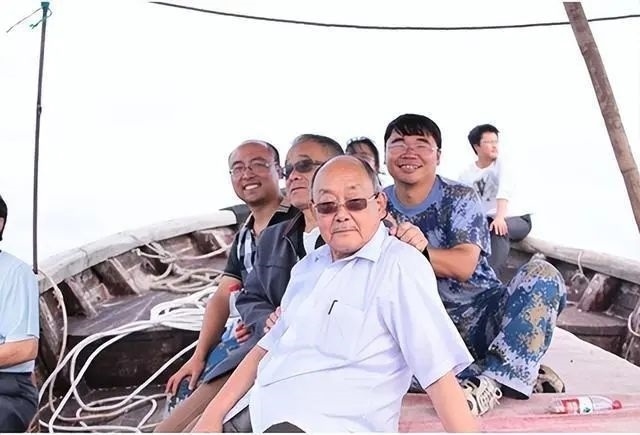 楊士莪院士參加海試。哈爾濱工程大學(xué)供圖