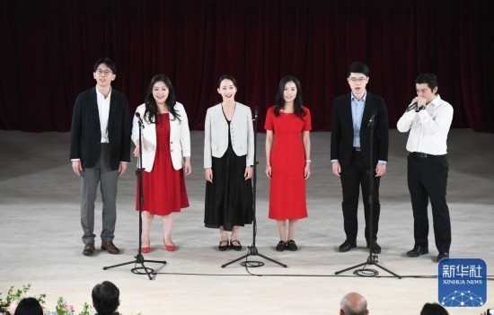 3月21日，國家開發(fā)銀行阿卡貝拉合唱團(tuán)在音樂會上演出。新華社記者 任超 攝