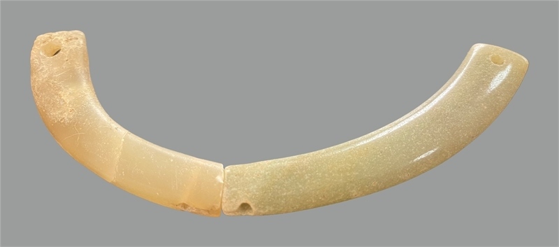 馬家浜文化晚期玉璜。中國文物報社供圖