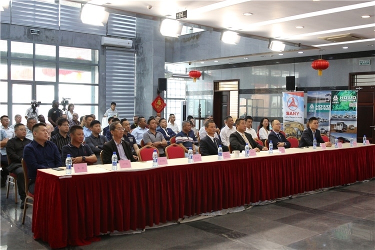 當(dāng)?shù)貢r(shí)間3月26日下午，中國品牌重型機(jī)械、載重車輛宣傳推介會(huì)在中國駐蘇里南大使館舉行。圖為宣介會(huì)現(xiàn)場(chǎng)。中國駐蘇里南大使館供圖