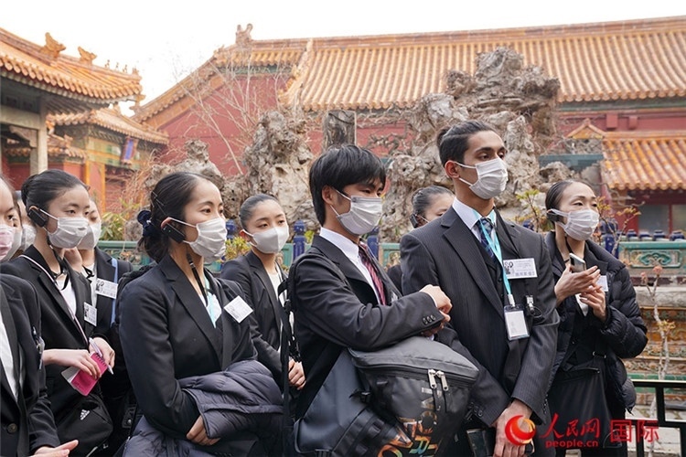 松山芭蕾舞團青年代表團在故宮參觀。人民網(wǎng)記者 張麗婭攝