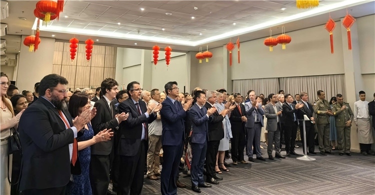 當(dāng)?shù)貢r間3月27日，中國駐累西腓新任總領(lǐng)事蘭和平舉行到任招待會。圖為招待會現(xiàn)場。中國駐累西腓總領(lǐng)事館供圖