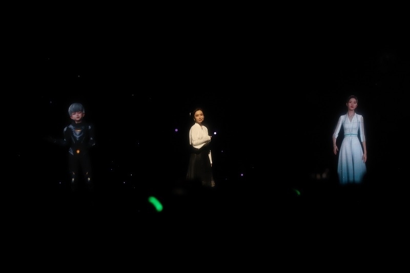 開場節(jié)目表演《彩云之南》。圖片來源：人民視頻