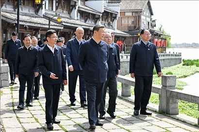 △2024年3月18日至21日，習近平總書記在湖南考察。這是19日上午，總書記在常德河街考察。