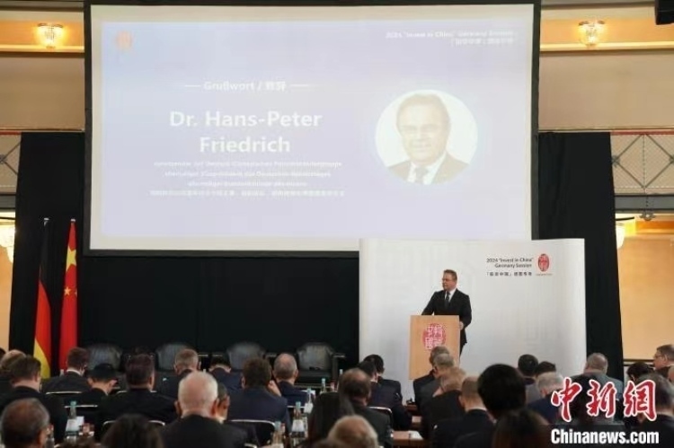 當(dāng)?shù)貢r(shí)間4月5日，由中國(guó)商務(wù)部主辦的“投資中國(guó)”德國(guó)專場(chǎng)推介活動(dòng)在斯圖加特市舉行。中新社記者 馬秀秀 攝