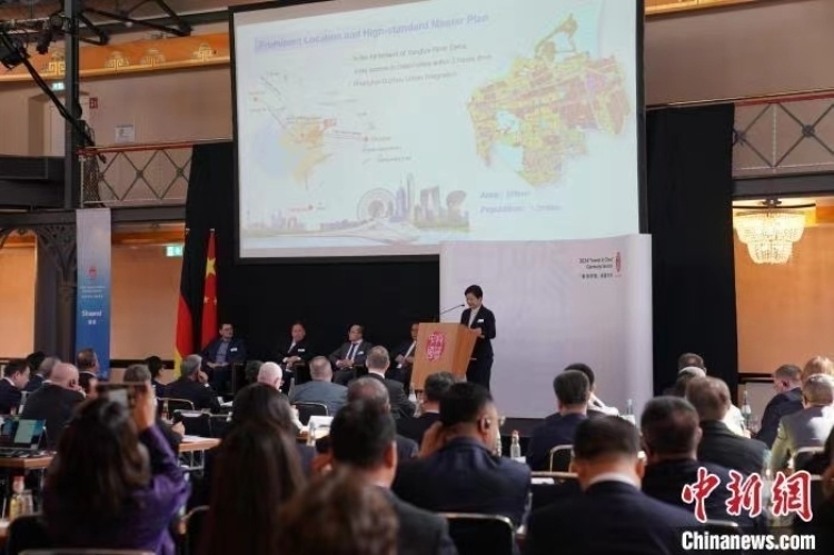 當(dāng)?shù)貢r(shí)間4月5日，由中國(guó)商務(wù)部主辦的“投資中國(guó)”德國(guó)專場(chǎng)推介活動(dòng)在斯圖加特市舉行。中新社記者 馬秀秀 攝