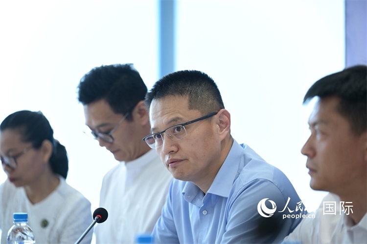 緬甸中國企業(yè)商會會長、工商銀行仰光分行行長劉銘介紹有關(guān)情況-人民網(wǎng)記者謝佳君攝