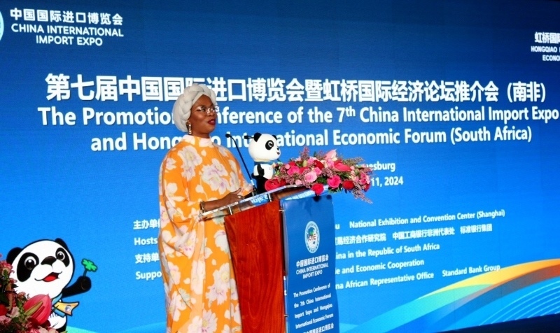 南非貿(mào)易、工業(yè)和競(jìng)爭(zhēng)部出口促進(jìn)司副總司長(zhǎng)馬塔博格致辭。（圖片來(lái)源：中國(guó)國(guó)際進(jìn)口博覽會(huì)官微）