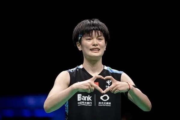 4月14日，王祉怡在奪冠后慶祝。新華社記者 江漢攝