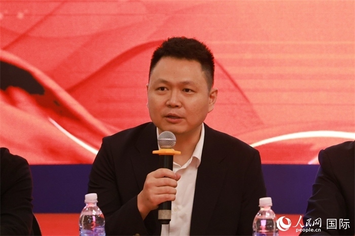 中國(guó)駐里約熱內(nèi)盧總領(lǐng)館副總領(lǐng)事王尉育在座談會(huì)上致辭。人民網(wǎng)記者 陳海琪攝