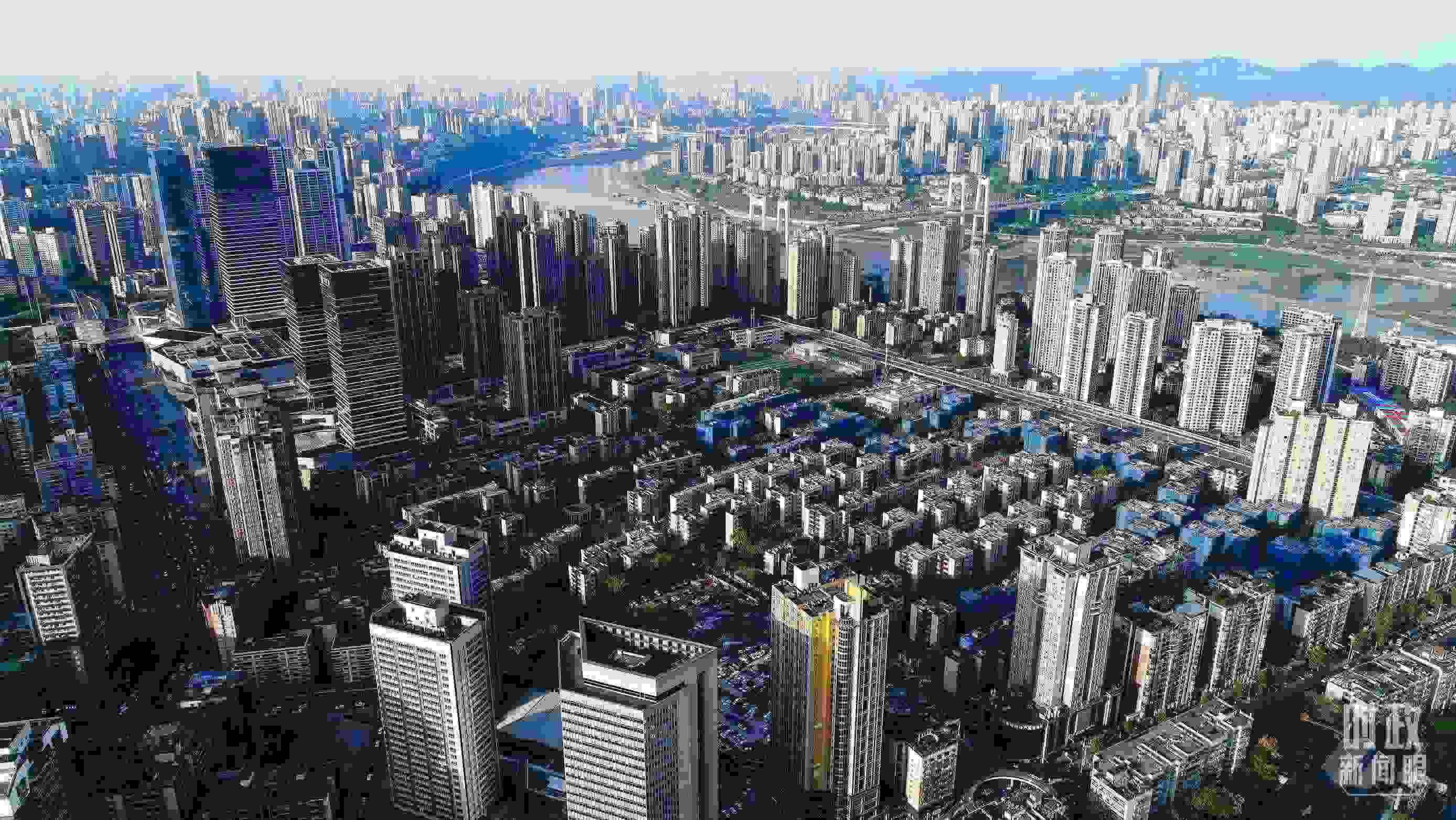 △俯瞰謝家灣街道民主村社區(qū)。（總臺記者謝鵬拍攝）