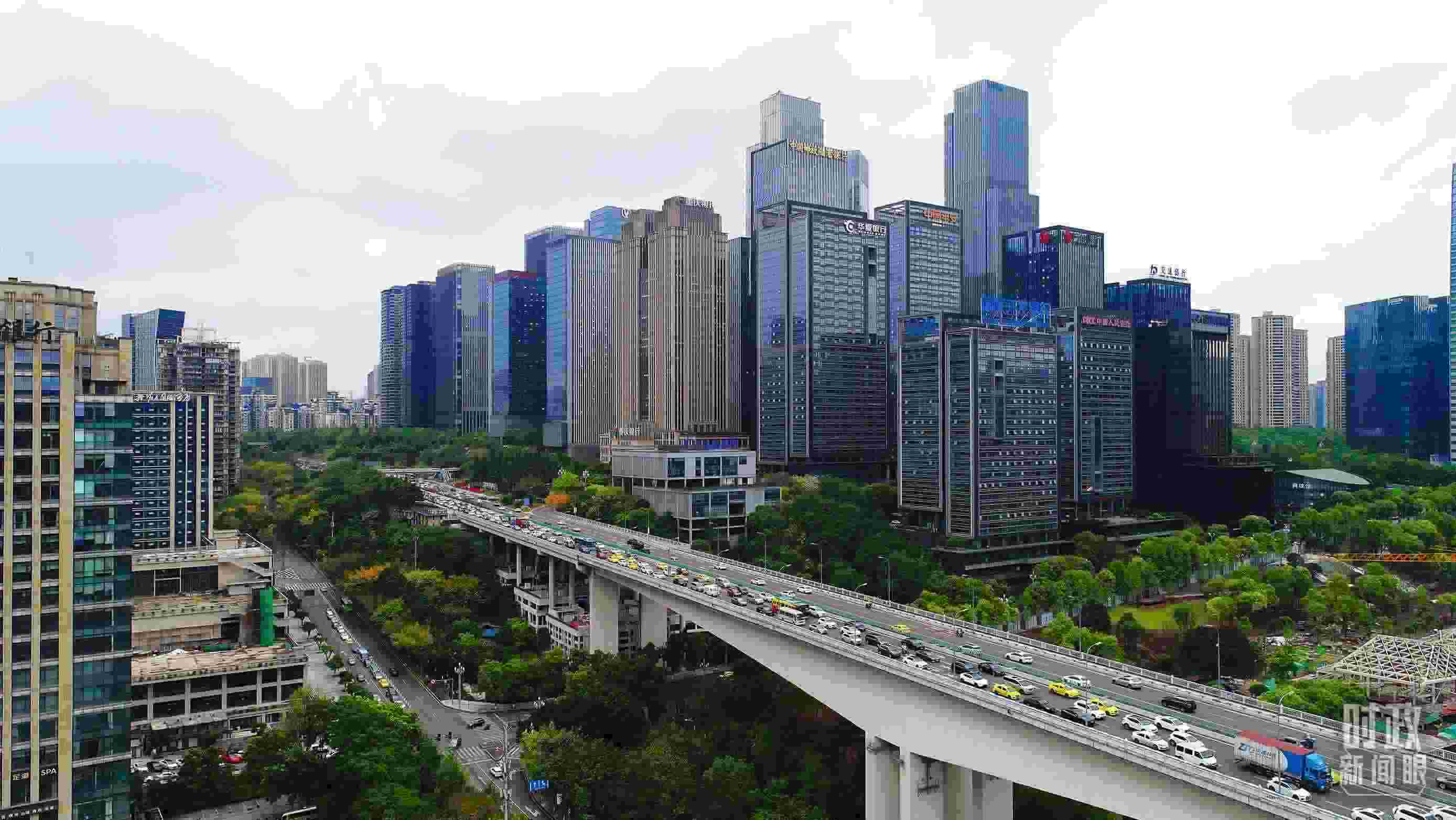 △重慶市數(shù)字化城市運行和治理中心。（總臺記者于濱拍攝）