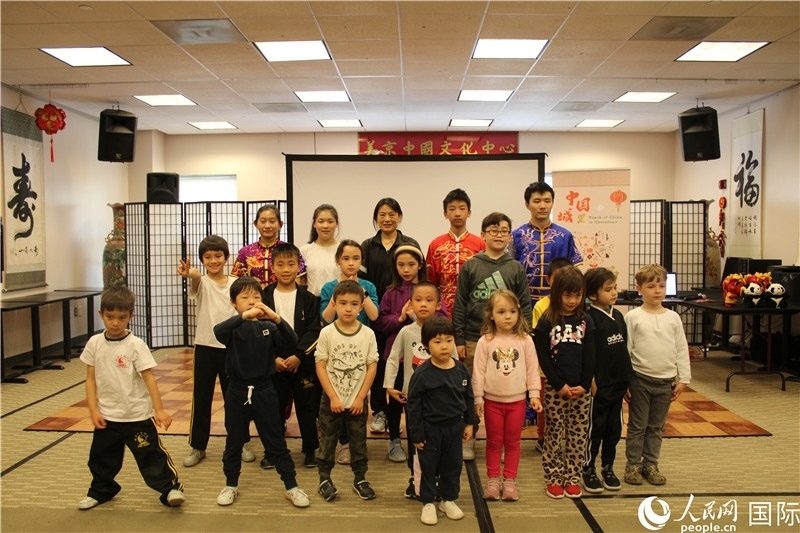 2、此次活動(dòng)是在美京中國文化中心舉辦的“中國城里品中國”系列文化活動(dòng)之一。 伊莎貝爾·羅德里格斯攝