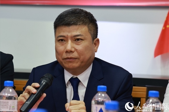 浙江省蘭溪市市委常委柳衛(wèi)東在座談會上致辭。人民網(wǎng)記者 陳海琪攝