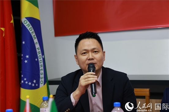 中國駐里約熱內(nèi)盧總領(lǐng)館副總領(lǐng)事王尉育在座談會上致辭。人民網(wǎng)記者 陳海琪攝
