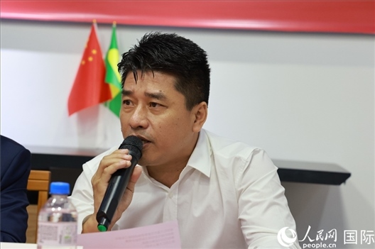 巴西中國浙江商會會長鄭俠茂在座談會上致辭。人民網(wǎng)記者 陳海琪攝
