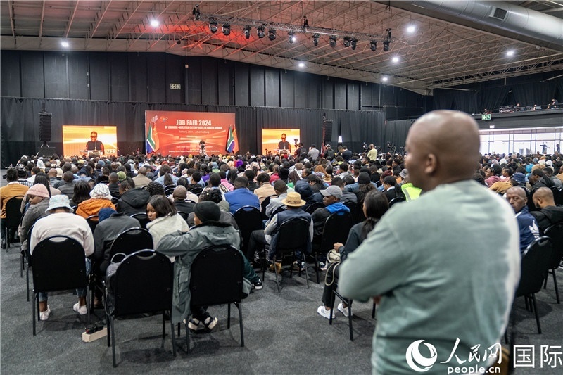 2024年中資企業(yè)招聘大會現(xiàn)場。 人民網(wǎng) 希拉茲攝