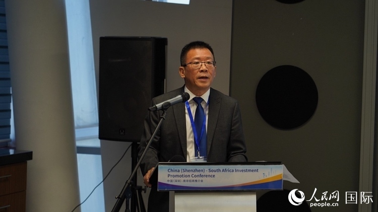 南非中國經(jīng)貿(mào)協(xié)會會長、中國銀行約翰內(nèi)斯堡分行行長張朝陽致辭。人民網(wǎng) 劉暢攝