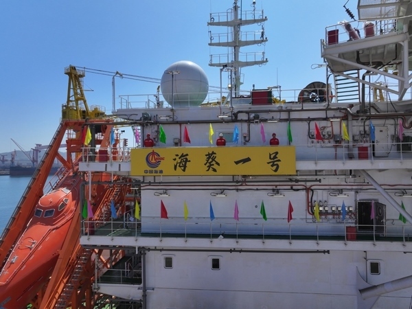亞洲首艘圓筒型FPSO“?？惶?hào)”建造完工。韓慶攝