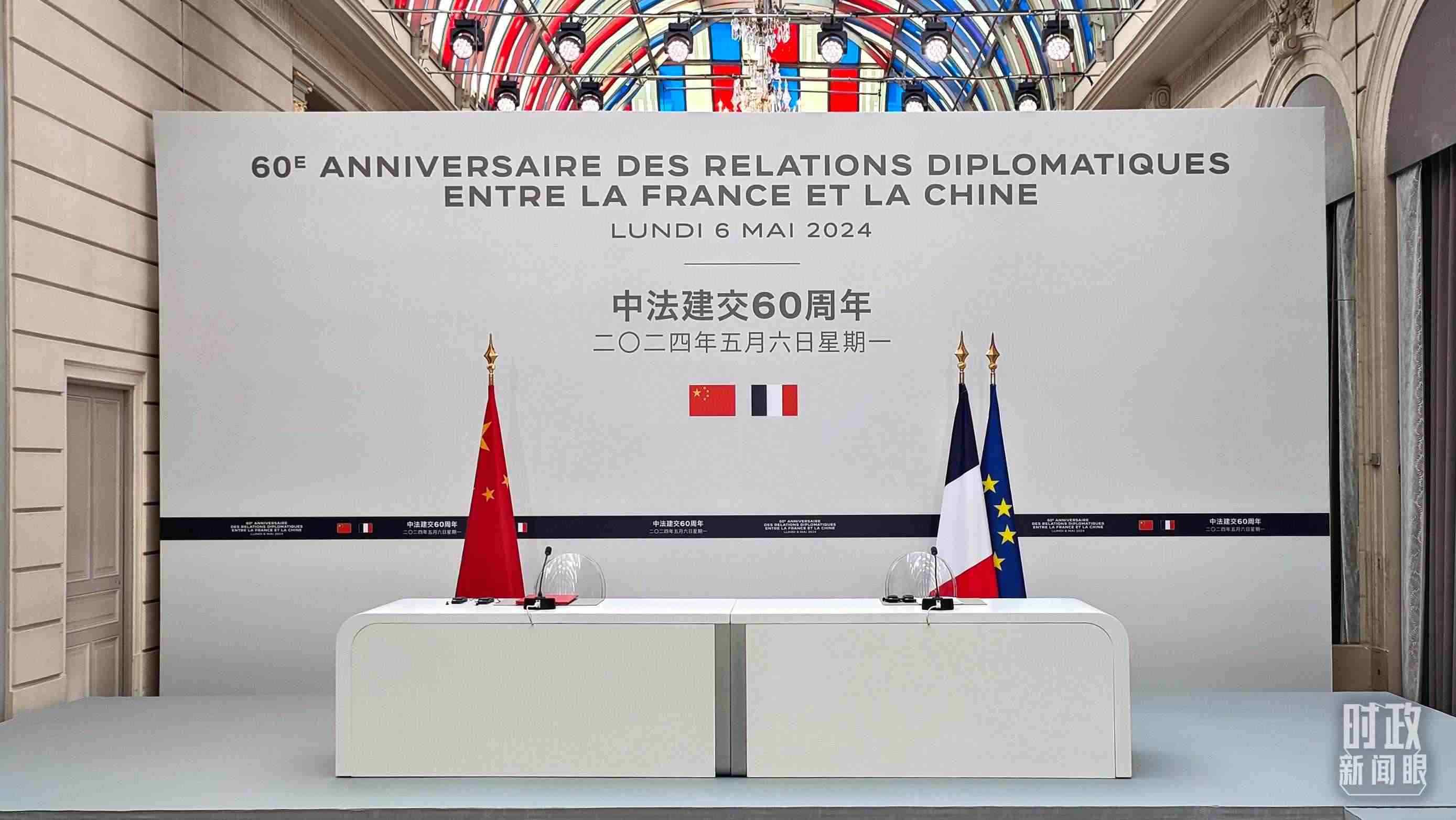 △習(xí)主席在巴黎愛麗舍宮同馬克龍總統(tǒng)會(huì)談后共同會(huì)見記者，這是會(huì)見開始前的現(xiàn)場(chǎng)。（總臺(tái)央廣記者劉會(huì)民拍攝）