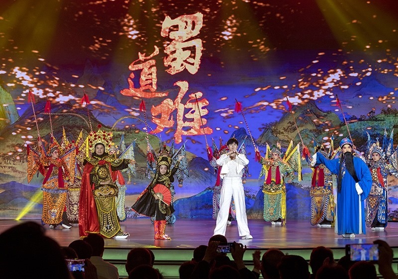 2023年10月13日，成都，“把青春華章寫在祖國(guó)大地上”大思政課網(wǎng)絡(luò)主題宣傳和互動(dòng)引導(dǎo)活動(dòng)在四川大學(xué)舉行。