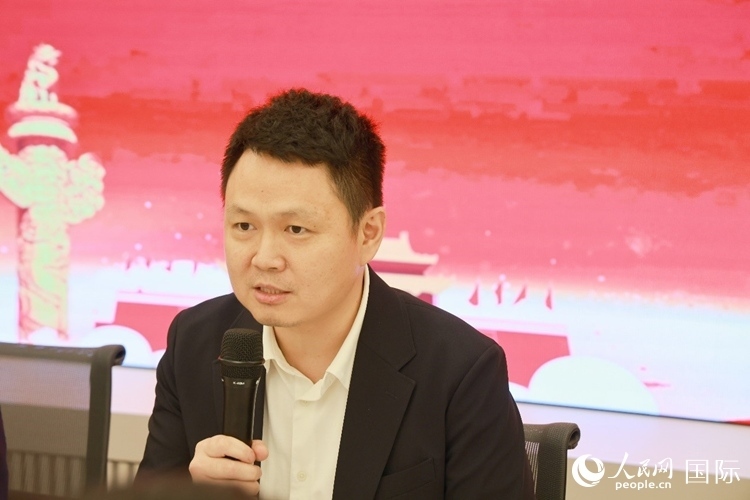 中國駐里約熱內(nèi)盧總領(lǐng)館副總領(lǐng)事王尉育在座談會上致辭。人民網(wǎng)記者 陳海琪攝