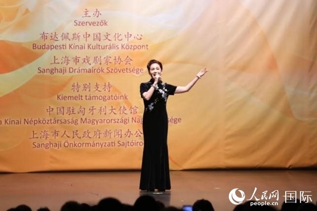 “玉蘭花開·魅力上?！弊哌M(jìn)布達(dá)佩斯。葉辰亮攝