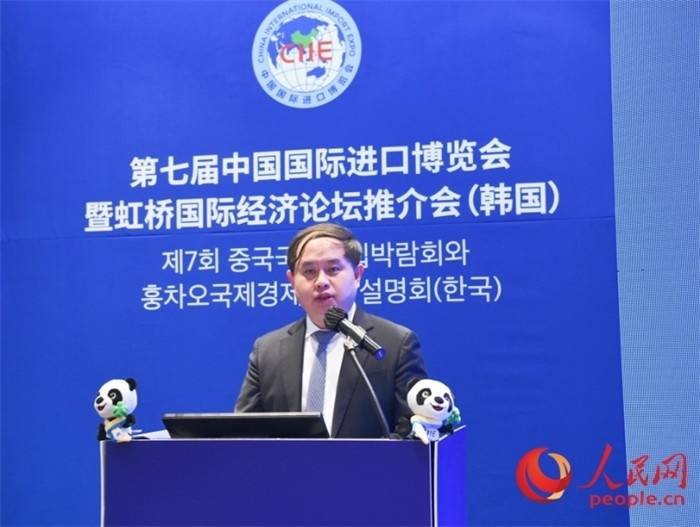 中國(guó)銀行首爾分行副行長(zhǎng)褚?guī)h發(fā)言。人民網(wǎng) 程安康攝