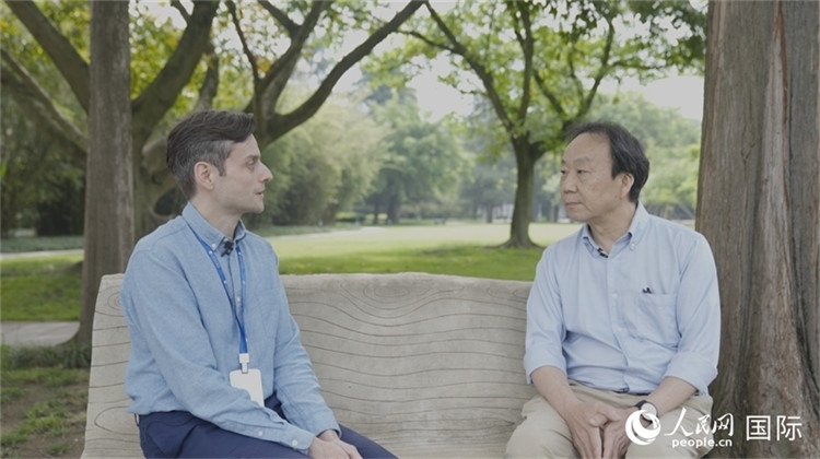 三星堆博物館館長雷雨接受人民網(wǎng)采訪。人民網(wǎng)記者 張榮攝