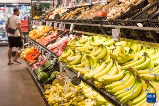 5月24日，顧客在德國柏林一家超市購物。新華社記者 任鵬飛 攝