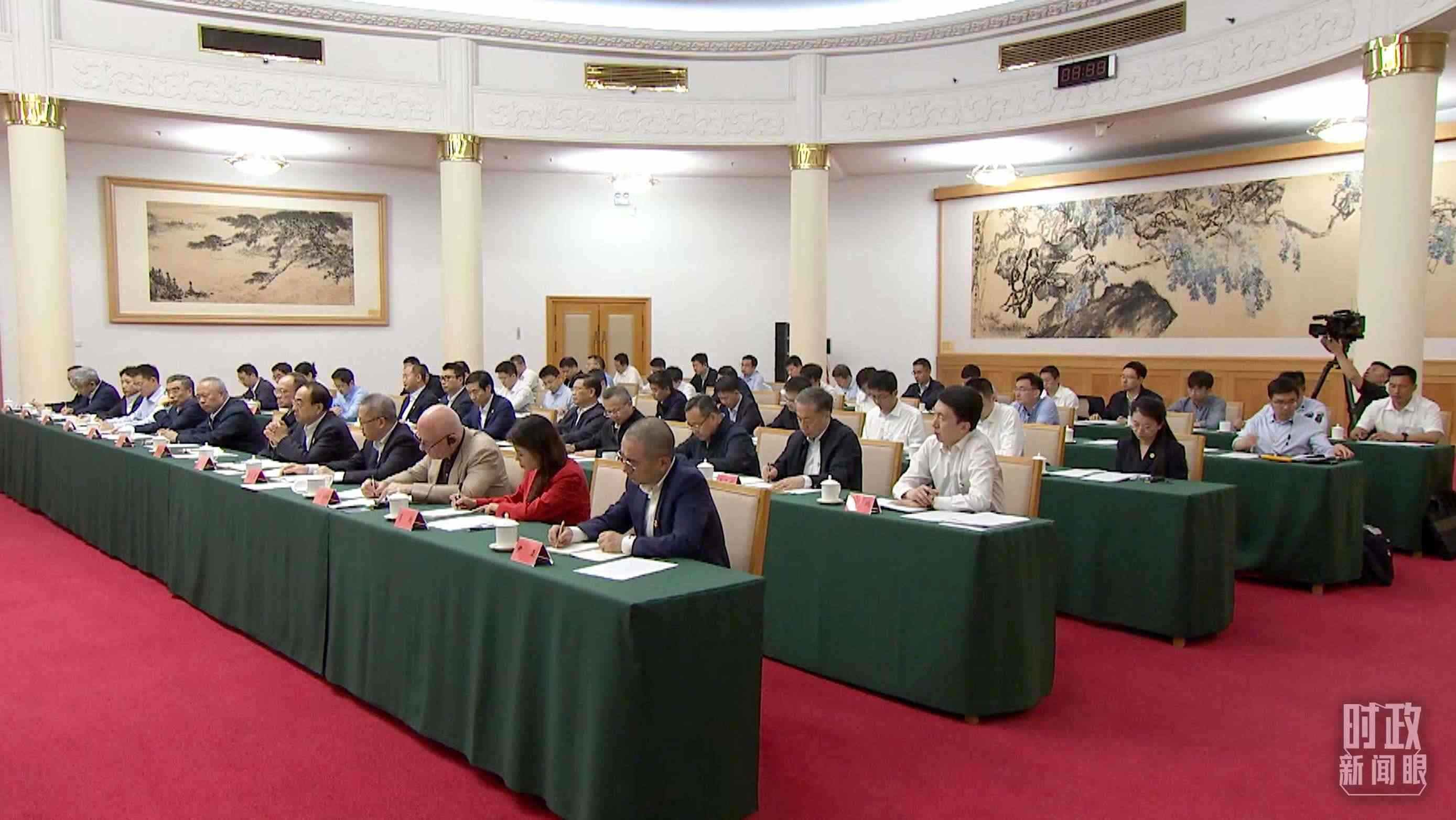 企業(yè)和專家座談會現(xiàn)場。