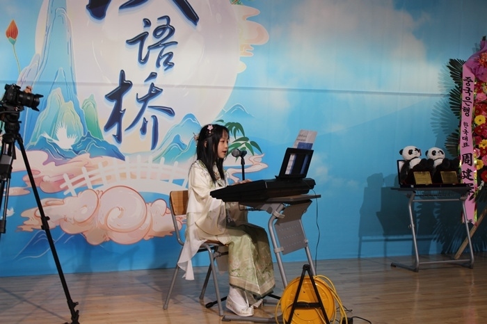 參賽選手在比賽中進行中華才藝展示。