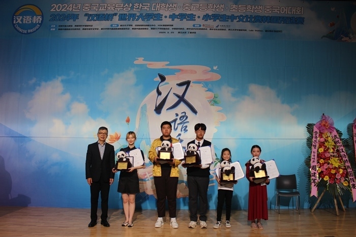 各組別的冠軍獲得者們合影留念。